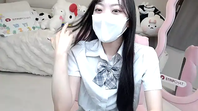 Snapshot of momo_room chatting on October 17, 10:51 am momo room online show from October 17, 10:51 am