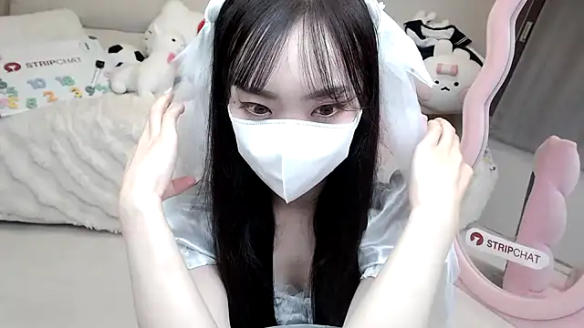 Snapshot of momo_room chatting on October 18, 11:02 am momo room online show from October 18, 11:02 am