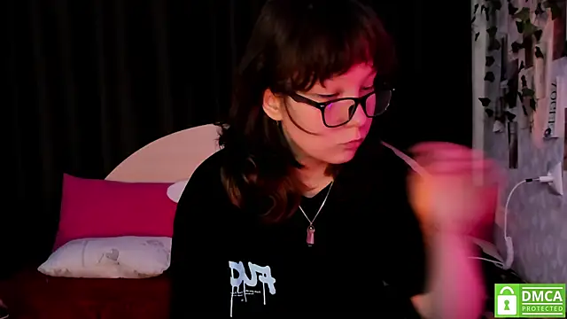 dreamgirllovee online show from October 20, 8:56 pm