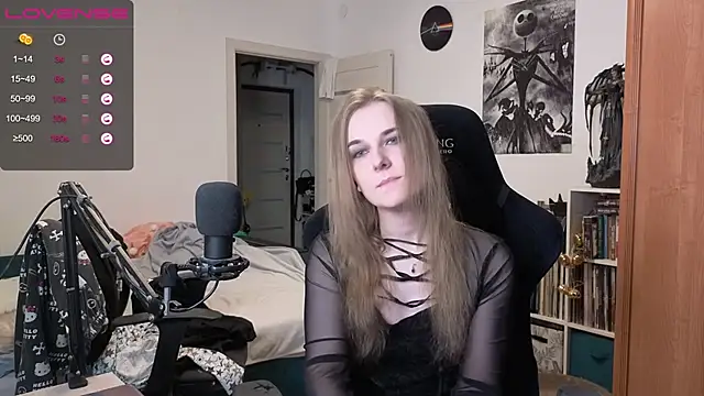 stellablondy online show from October 10, 2:00 pm