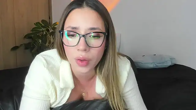 Snapshot of honeyann08 chatting on September 17, 8:29 pm honeyann08 online show from September 17, 8:29 pm