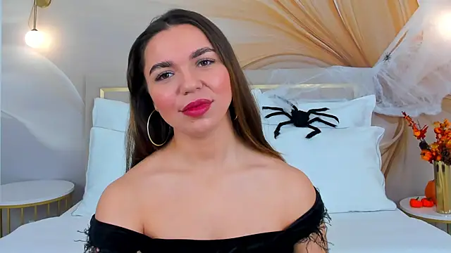 Snapshot of CamillaLarson chatting on October 21, 3:10 am CamillaLarson online show from October 21, 3:10 am