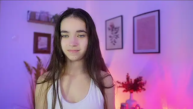 Snapshot of Gia_Paige18 chatting on October 21, 8:18 am Gia Paige18 online show from October 21, 8:18 am