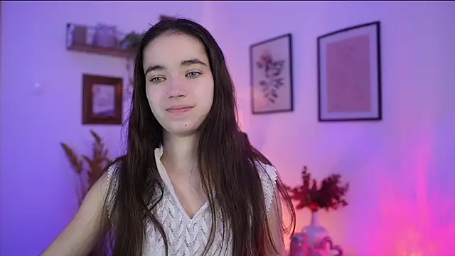 Snapshot of Gia_Paige18 chatting on October 23, 8:09 am Gia Paige18 online show from October 23, 8:09 am