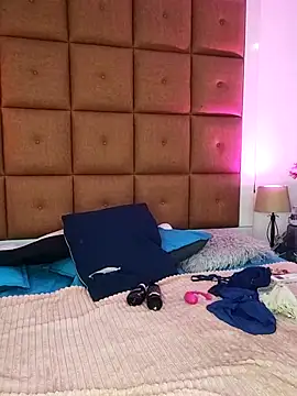 Snapshot of ELLA_KELLY chatting on October 24, 12:01 pm ELLA KELLY online show from October 24, 12:01 pm