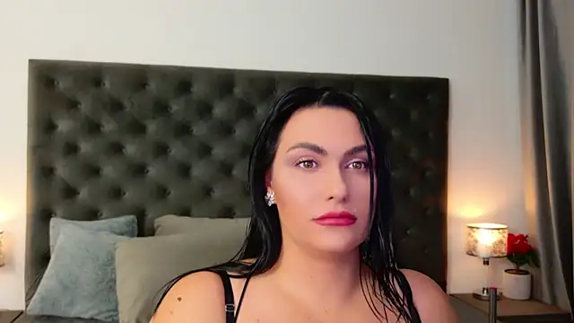 Snapshot of KrisNoir chatting on October 22, 10:42 am KrisNoir online show from October 22, 10:42 am