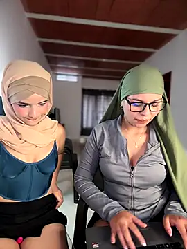 Snapshot of lalilamassu1 chatting on October 29, 9:28 pm lalilamassu1 online show from October 29, 9:28 pm