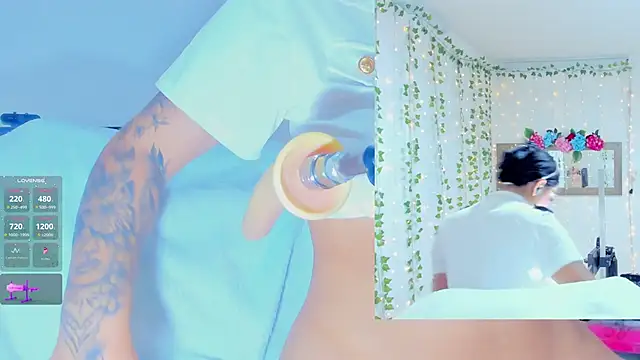 Snapshot of Tiffanny_Love_ chatting on October 25, 10:01 am Tiffanny Love  online show from October 25, 10:01 am