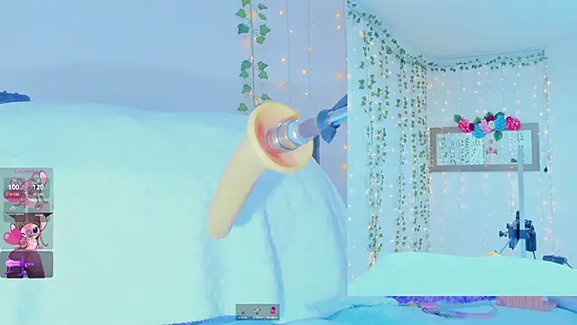 Snapshot of Tiffanny_Love_ chatting on October 2, 9:36 am Tiffanny Love  online show from October 2, 9:36 am