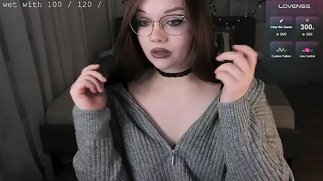 EvaBae online show from November 4, 5:40 pm