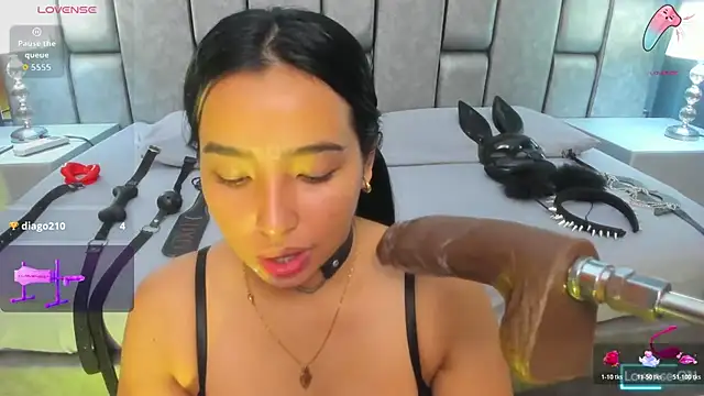 AniEvans  online show from March 12, 11:46 am