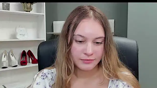 kitty valeria online show from October 8, 8:35 pm