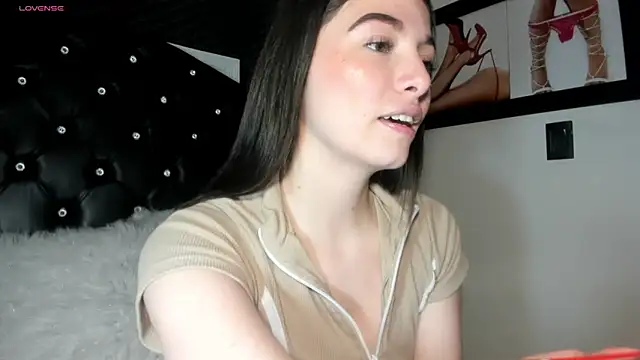 diana queen  online show from December 2, 9:50 pm