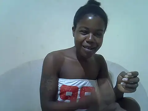 Snapshot of Sexy_kienyeji chatting on October 6, 3:07 pm Sexy kienyeji online show from October 6, 3:07 pm