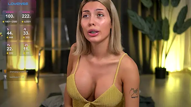 AudreyZanne online show from December 3, 9:00 am