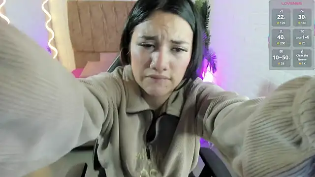 Snapshot of Chiara_tay chatting on October 21, 7:18 pm Chiara tay online show from October 21, 7:18 pm