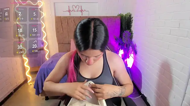 Snapshot of Chiara_tay chatting on October 8, 7:29 pm Chiara tay online show from October 8, 7:29 pm