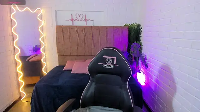 Snapshot of Chiara_tay chatting on October 2, 7:30 pm Chiara tay online show from October 2, 7:30 pm