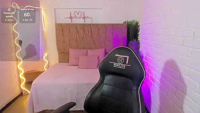 Snapshot of Chiara_tay chatting on September 22, 7:12 pm Chiara tay online show from September 22, 7:12 pm