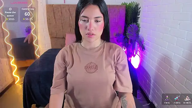 Snapshot of Chiara_tay chatting on October 3, 7:30 pm Chiara tay online show from October 3, 7:30 pm