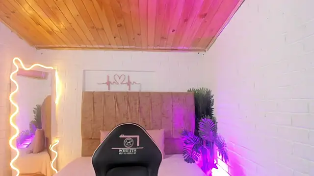 Snapshot of Chiara_tay chatting on September 24, 7:24 pm Chiara tay online show from September 24, 7:24 pm