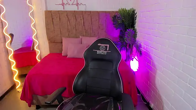 Snapshot of Chiara_tay chatting on October 15, 7:27 pm Chiara tay online show from October 15, 7:27 pm