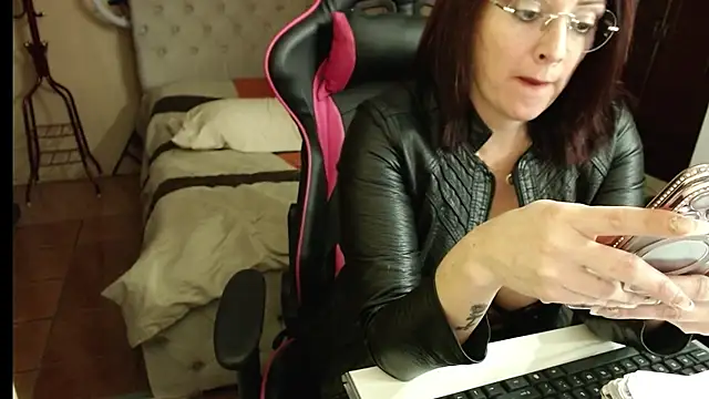 Snapshot of Carol_Scottt chatting on October 24, 10:06 pm Carol Scottt online show from October 24, 10:06 pm