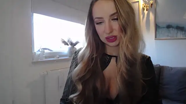 JulietteDiamond online show from February 28, 3:33 pm