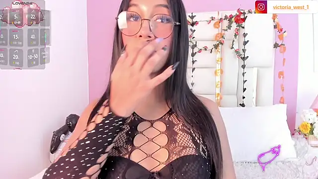 Snapshot of Victoria_west chatting on October 7, 8:57 pm Victoria west online show from October 7, 8:57 pm