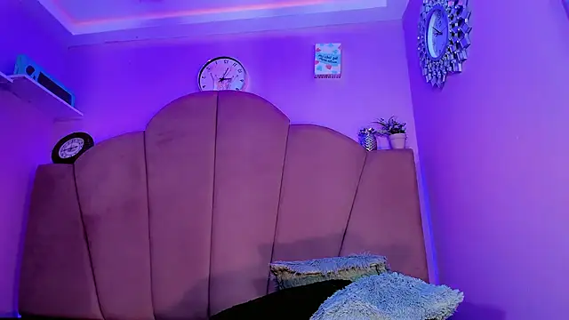 Snapshot of ValeriaAguilar chatting on September 28, 10:04 pm ValeriaAguilar online show from September 28, 10:04 pm