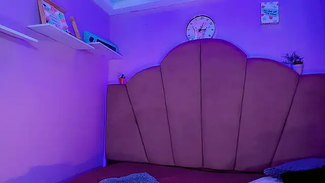 Snapshot of ValeriaAguilar chatting on September 21, 9:46 pm ValeriaAguilar online show from September 21, 9:46 pm