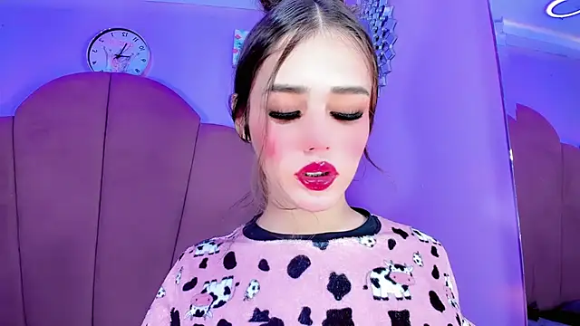 Snapshot of ValeriaAguilar chatting on September 25, 9:23 pm ValeriaAguilar online show from September 25, 9:23 pm