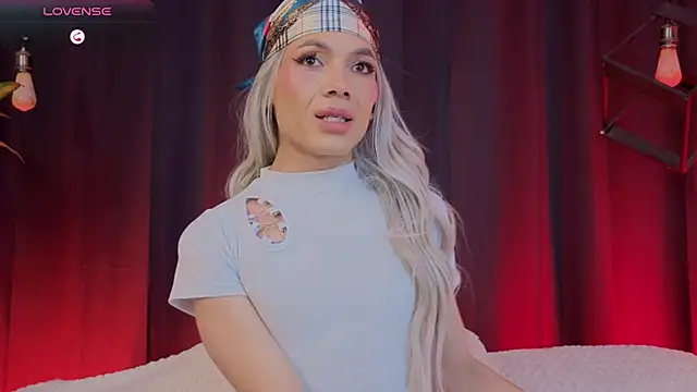 Snapshot of Megan_Do_Santos chatting on October 22, 8:47 pm Megan Do Santos online show from October 22, 8:47 pm