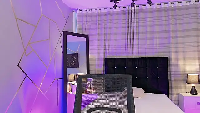 Snapshot of Megan_Do_Santos chatting on October 27, 8:14 pm Megan Do Santos online show from October 27, 8:14 pm