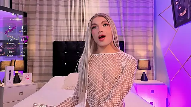 Megan Do Santos online show from November 17, 7:36 pm