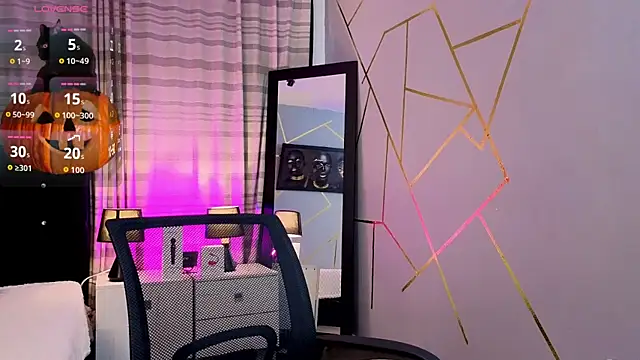 Snapshot of Megan_Do_Santos chatting on October 31, 9:30 pm Megan Do Santos online show from October 31, 9:30 pm