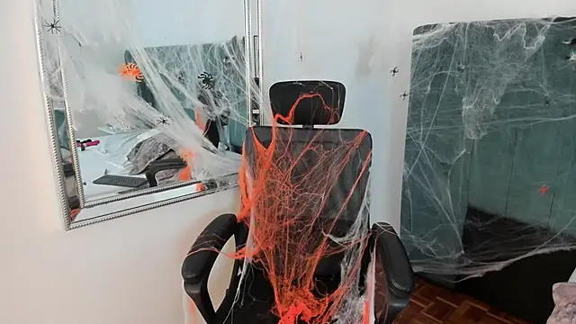 Snapshot of PandoraB_ chatting on October 29, 1:37 pm PandoraB online show from October 29, 1:37 pm