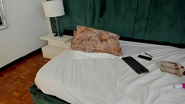 Snapshot of PandoraB_ chatting on October 6, 3:29 pm PandoraB online show from October 6, 3:29 pm