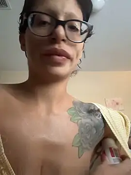 Snapshot of myloveforyouu chatting on October 1, 1:16 pm myloveforyouu online show from October 1, 1:16 pm