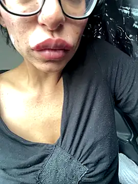 Snapshot of myloveforyouu chatting on November 1, 9:52 pm myloveforyouu online show from November 1, 9:52 pm