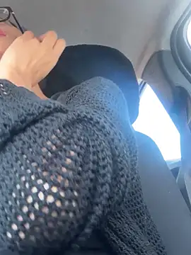 Snapshot of myloveforyouu chatting on October 18, 2:09 pm myloveforyouu online show from October 18, 2:09 pm