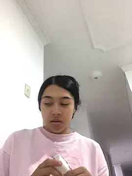 Snapshot of SweetLatiin_ chatting on September 27, 9:33 pm SweetLatiin online show from September 27, 9:33 pm