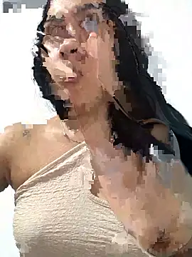 Snapshot of SweetLatiin_ chatting on October 5, 11:32 pm SweetLatiin online show from October 5, 11:32 pm