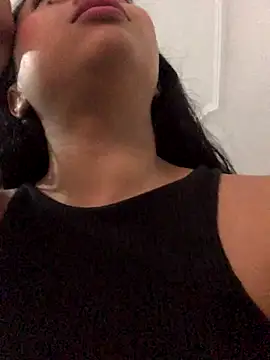 Snapshot of SweetLatiin_ chatting on September 22, 9:46 pm SweetLatiin online show from September 22, 9:46 pm