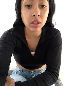 Snapshot of SweetLatiin_ chatting on October 31, 2:10 pm SweetLatiin online show from October 31, 2:10 pm