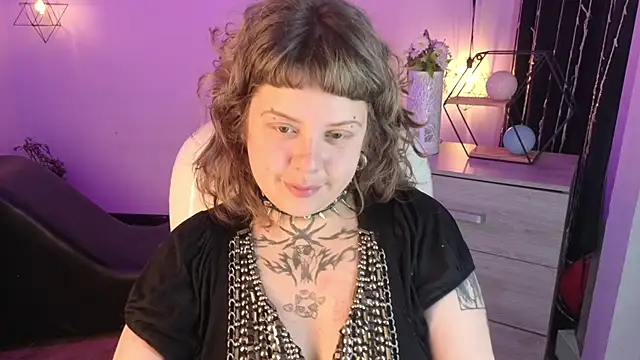 Snapshot of Sabrina_scarlett chatting on October 29, 4:39 am Sabrina scarlett online show from October 29, 4:39 am