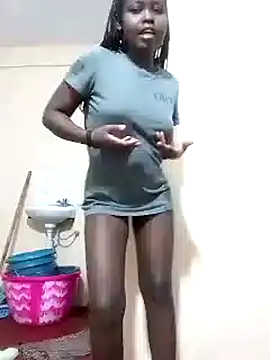 Snapshot of Sweetcecie01 chatting on October 11, 9:17 pm Sweetcecie01 online show from October 11, 9:17 pm