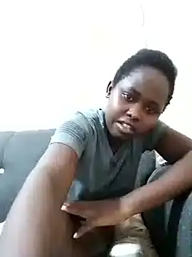 Snapshot of Sweetcecie01 chatting on September 21, 10:08 pm Sweetcecie01 online show from September 21, 10:08 pm