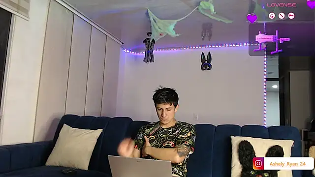 ashely ryan24 online show from October 6, 12:27 am