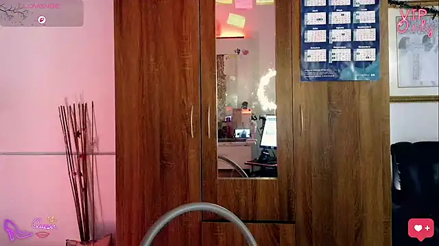 LauGrayJ online show from February 6, 1:58 pm